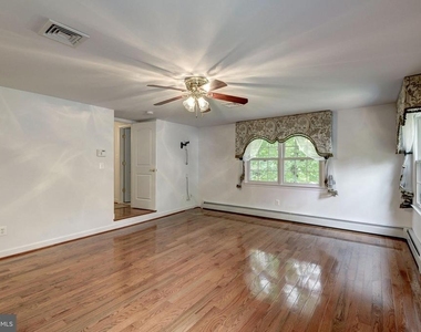 929 Woburn Court - Photo Thumbnail 15