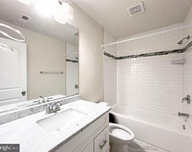 433 Deerwood Drive - Photo Thumbnail 5
