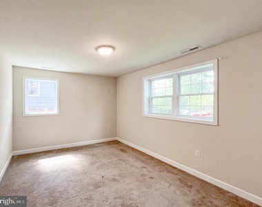 433 Deerwood Drive - Photo Thumbnail 13