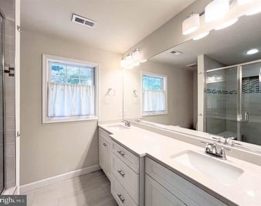 433 Deerwood Drive - Photo Thumbnail 8