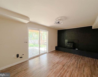 433 Deerwood Drive - Photo Thumbnail 15