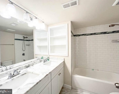 433 Deerwood Drive - Photo Thumbnail 10