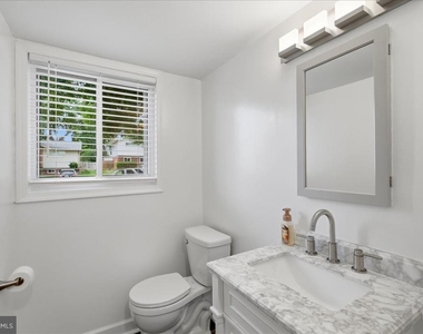 709 N Pryor Street - Photo Thumbnail 18