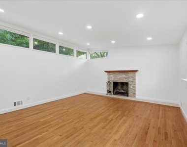 709 N Pryor Street - Photo Thumbnail 6