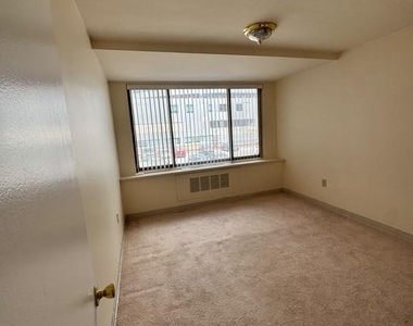 1121 Arlington Boulevard - Photo Thumbnail 3