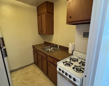 1121 Arlington Boulevard - Photo Thumbnail 5