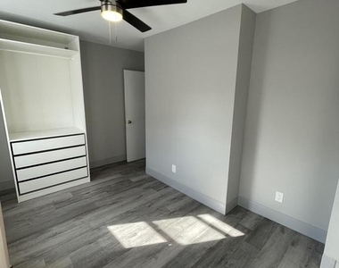 4718 Silverwood Street - Photo Thumbnail 14