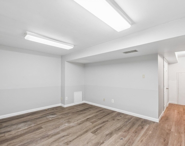 321 Sage Lane - Photo Thumbnail 35
