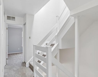 321 Sage Lane - Photo Thumbnail 17