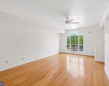 321 Sage Lane - Photo Thumbnail 5