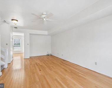 321 Sage Lane - Photo Thumbnail 7