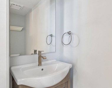 321 Sage Lane - Photo Thumbnail 6