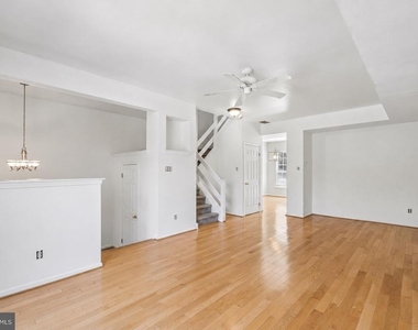321 Sage Lane - Photo Thumbnail 2