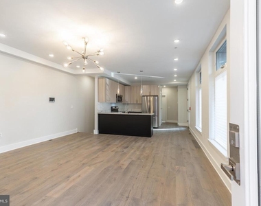 920 N 15th Street - Photo Thumbnail 4