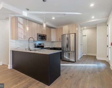 920 N 15th Street - Photo Thumbnail 3