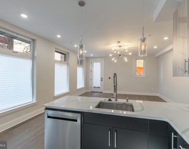 920 N 15th Street - Photo Thumbnail 8