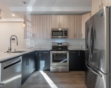 920 N 15th Street - Photo Thumbnail 2