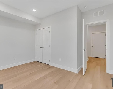 1229 W Hilton Street - Photo Thumbnail 3