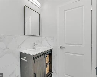 1229 W Hilton Street - Photo Thumbnail 10