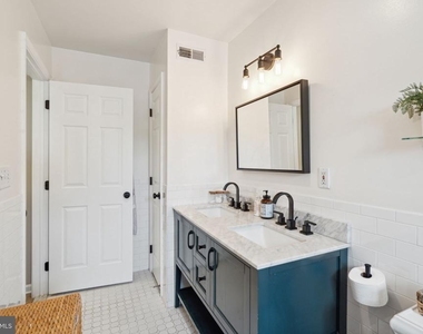 2357 Montrose Street - Photo Thumbnail 12