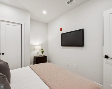 6910 Ridge Avenue - Photo Thumbnail 28