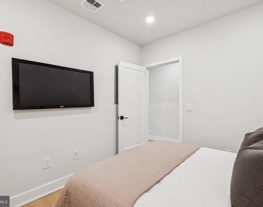 6910 Ridge Avenue - Photo Thumbnail 32