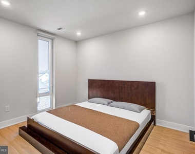 6910 Ridge Avenue - Photo Thumbnail 3