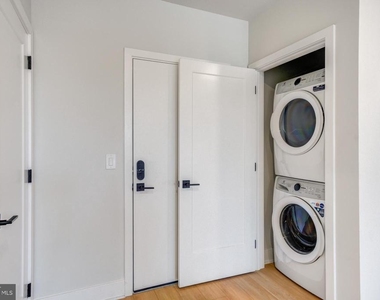 6910 Ridge Avenue - Photo Thumbnail 6