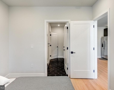 6910 Ridge Avenue - Photo Thumbnail 5