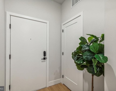 6910 Ridge Avenue - Photo Thumbnail 8