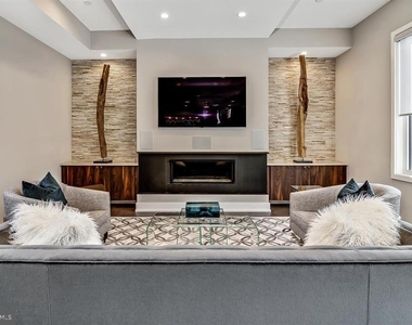 305 Green Street - Photo Thumbnail 6