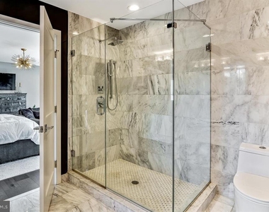 305 Green Street - Photo Thumbnail 20