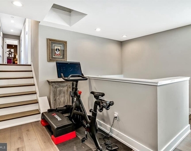 305 Green Street - Photo Thumbnail 14