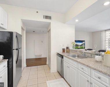 204 S 17th Street - Photo Thumbnail 2