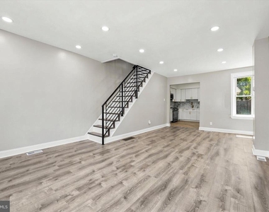 3027 Agate Street - Photo Thumbnail 2