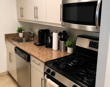 219 S 18th Street - Photo Thumbnail 4