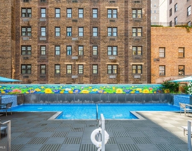 219 S 18th Street - Photo Thumbnail 8