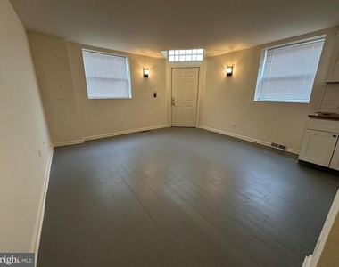 2621 E Thompson Street - Photo Thumbnail 7