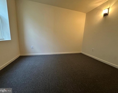2621 E Thompson Street - Photo Thumbnail 3