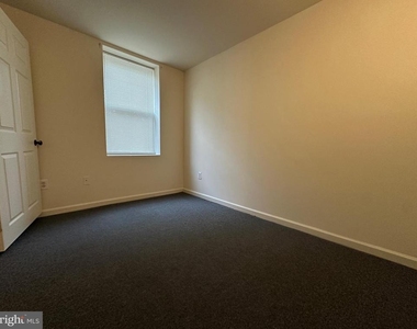2621 E Thompson Street - Photo Thumbnail 2