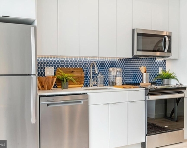 1131 N Front Street - Photo Thumbnail 5