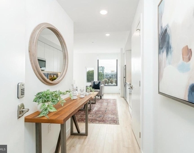 1131 N Front Street - Photo Thumbnail 7