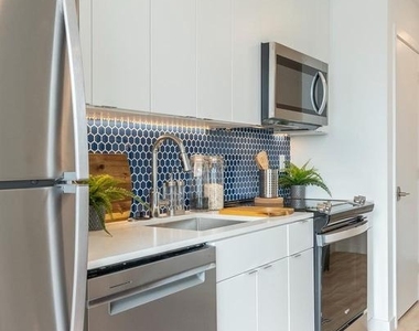 1131 N Front Street - Photo Thumbnail 9