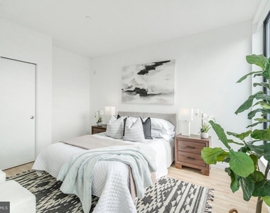 1131 N Front Street - Photo Thumbnail 12