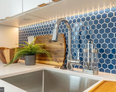 1131 N Front Street - Photo Thumbnail 8