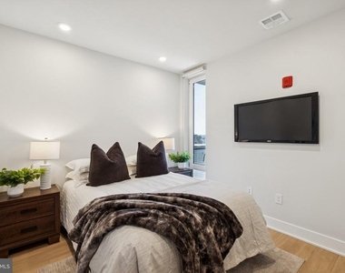 6910 Ridge Avenue - Photo Thumbnail 6