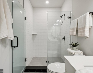6910 Ridge Avenue - Photo Thumbnail 22