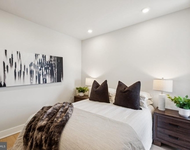6910 Ridge Avenue - Photo Thumbnail 8