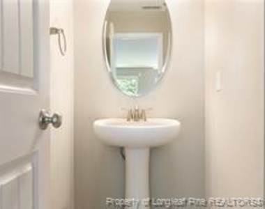 377 Roanoke Drive - Photo Thumbnail 8