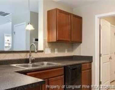 377 Roanoke Drive - Photo Thumbnail 7